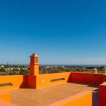 Poolside Paradise Townhouse, Apartment Luz de Tavira