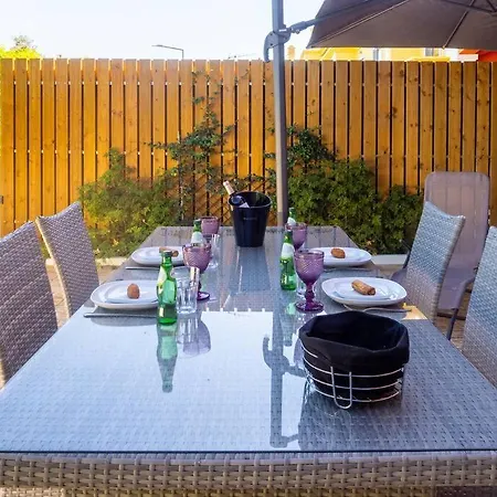 Apartment Poolside Paradise Townhouse, *